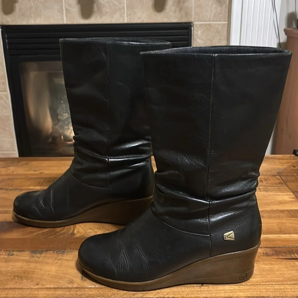 Keen wedge sample boot, black pull on